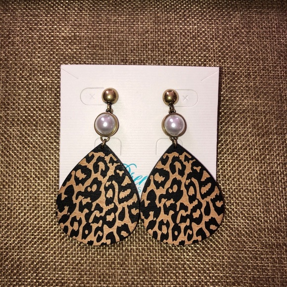 Premier Designs Jewelry - NWT Premier Designs Wild Thing Reversible Earrings